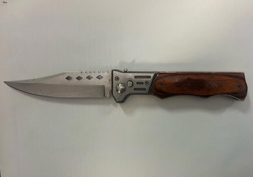 Тульские приставы изъяли у посетителя суда нож