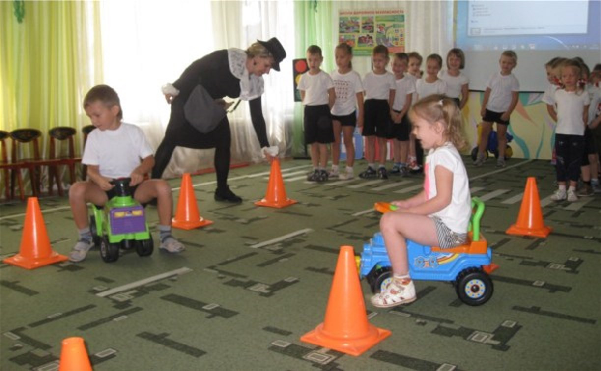 Сотрудники ГИБДД устроили праздник в тульском детском саду