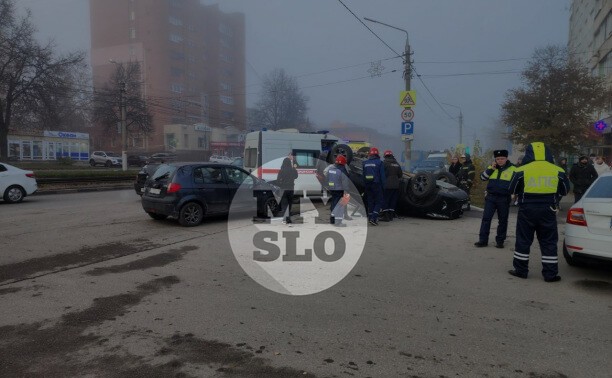 В ДТП с перевертышем на остановке «Декабристов» пострадала женщина