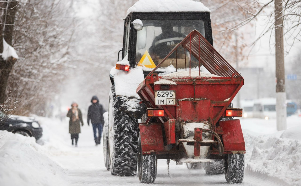 Растут не только сугробы, но и цены: туляки делают деньги на уборке снега