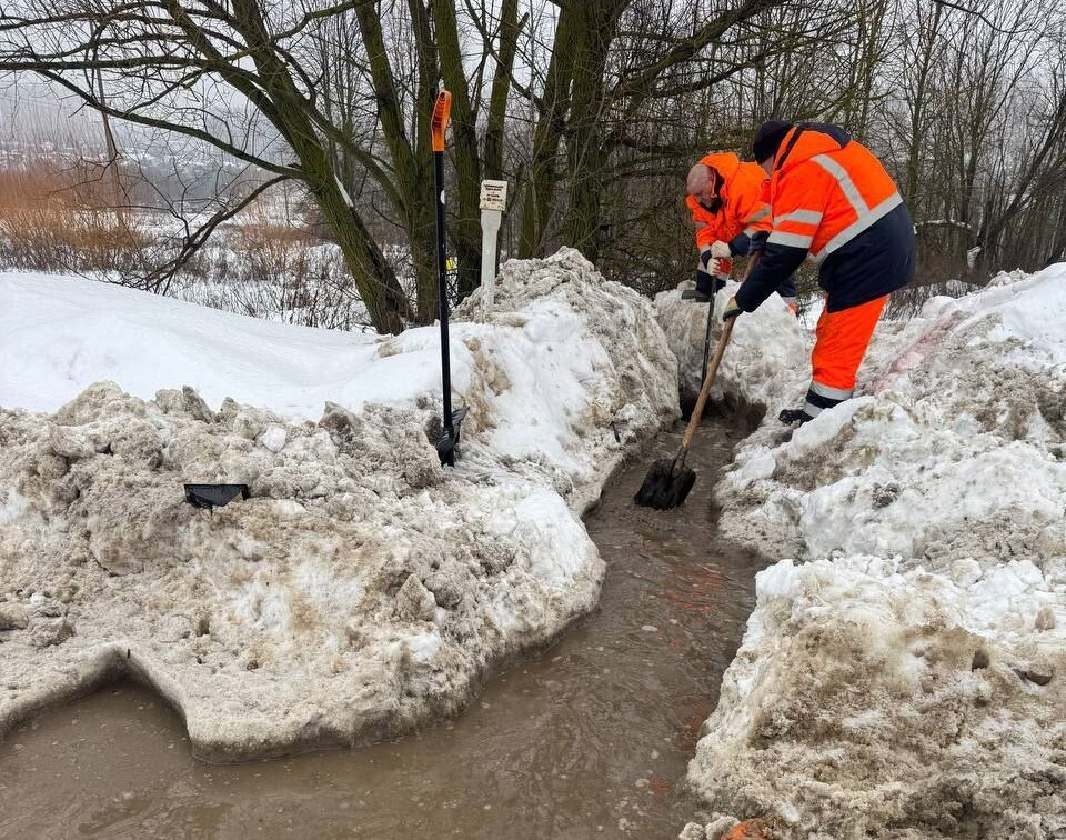 На улицах Тулы ведутся работы по устранению подтоплений 