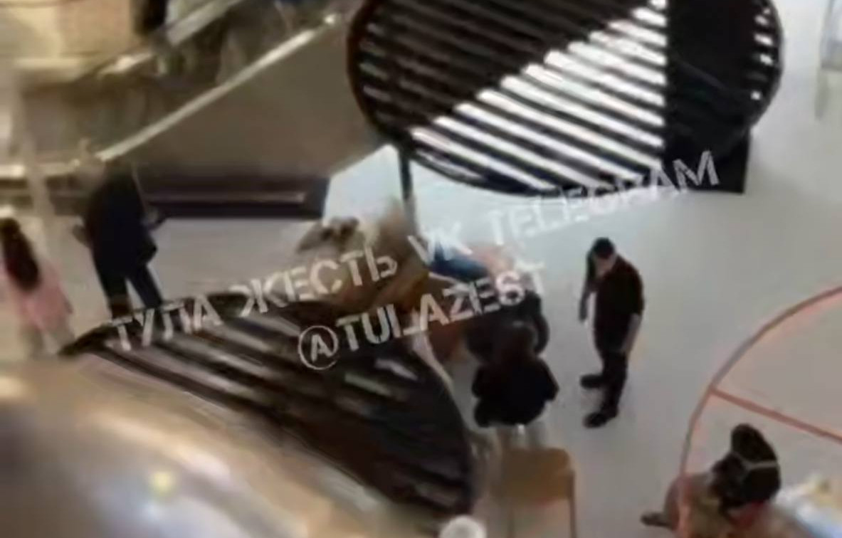 В «Гостином дворе» мужчина упал со второго этажа