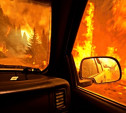 Во дворе дома в Новомосковске сгорел автомобиль