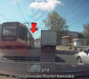 «Накажи автохама»: водитель грузовой ГАЗели не пропустил пассажиров трамвая