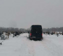 «Будем покойников у входа складывать»: туляки жалуются на нечищенные дороги на городском кладбище