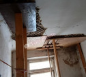 Крыша на подпорках: туляки с ул. Белкина боятся погибнуть под развалинами своего дома 