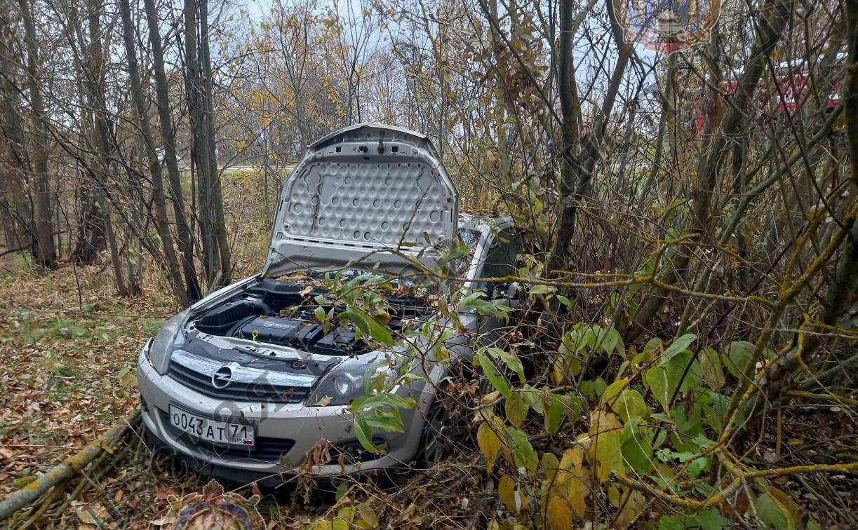 В Щекинском районе Opel вылетел в кювет: пострадали два человека