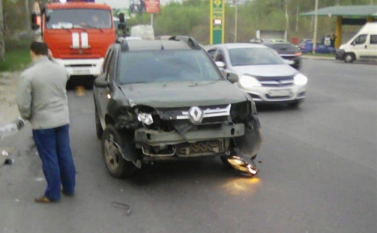 На улице Рязанской в Туле Renault Duster столкнулся с мотоциклом