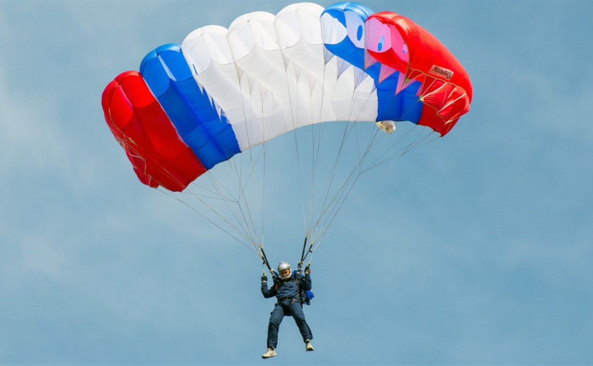 Приземление парашютиста в Тульском кремле отменили