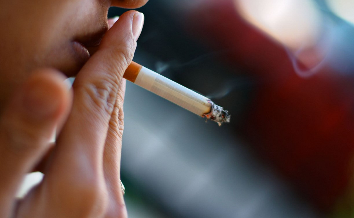 Россия остаётся в лидерах рейтинга по количеству курильщиков и смертей от курения