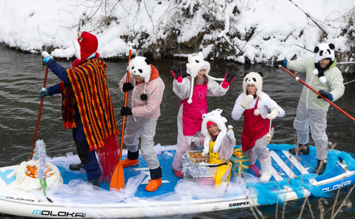 Зайцы на огромных сапах, Бабки-ёжки и индеец на каяке: почти 200 «идиотульцев» проплыли по Вашане