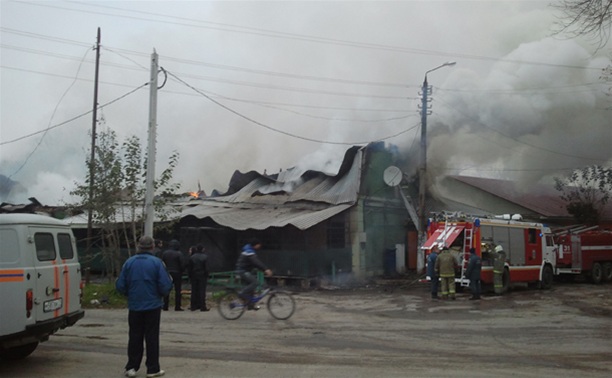 В Щекино сгорели кафе «Дворик» и магазин