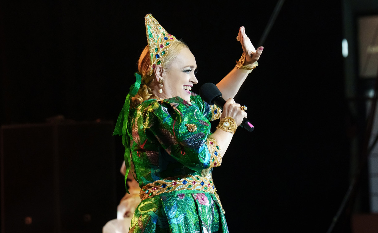 «Течет ручей, а я ничья, и ты ничей»: как в Туле прошел концерт Надежды Кадышевой 