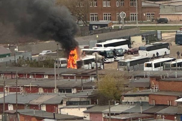 В Туле загорелся автобус на улице Щегловская Засека