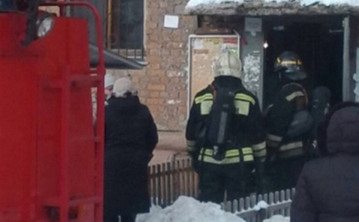 В пятиэтажке на улице Ползунова в Туле произошёл пожар