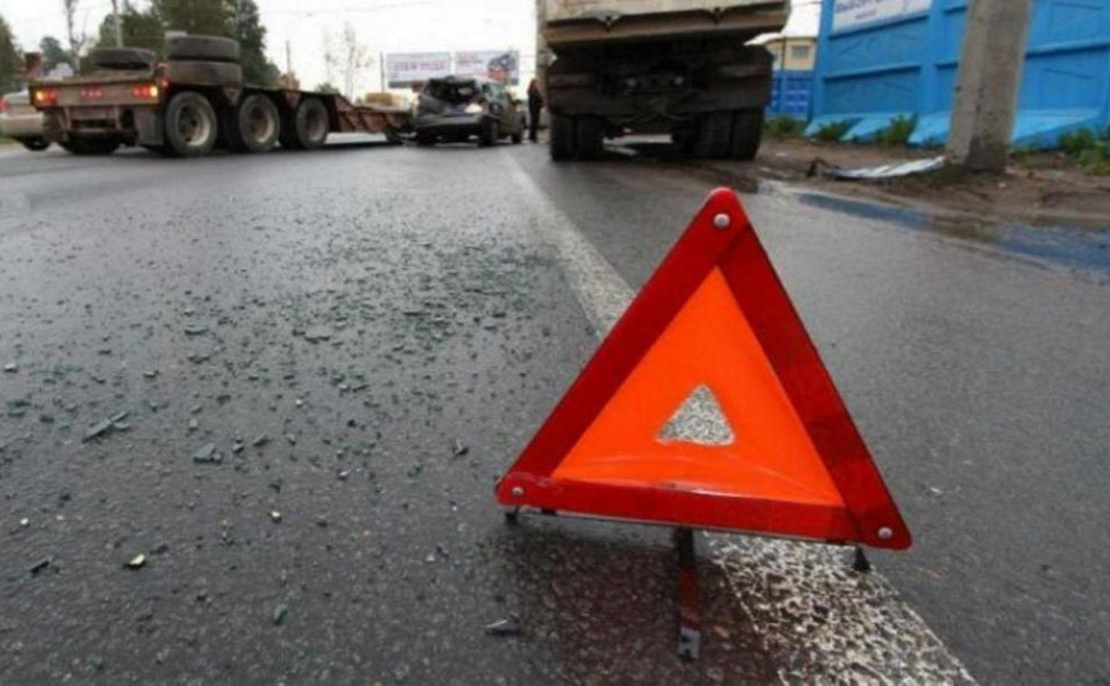 На Новомосковском шоссе «шестёрка» столкнулась с «Соболем» и улетела в кювет