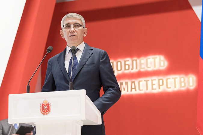 Дмитрий Миляев вручил жителям региона награды в День Героев Отечества