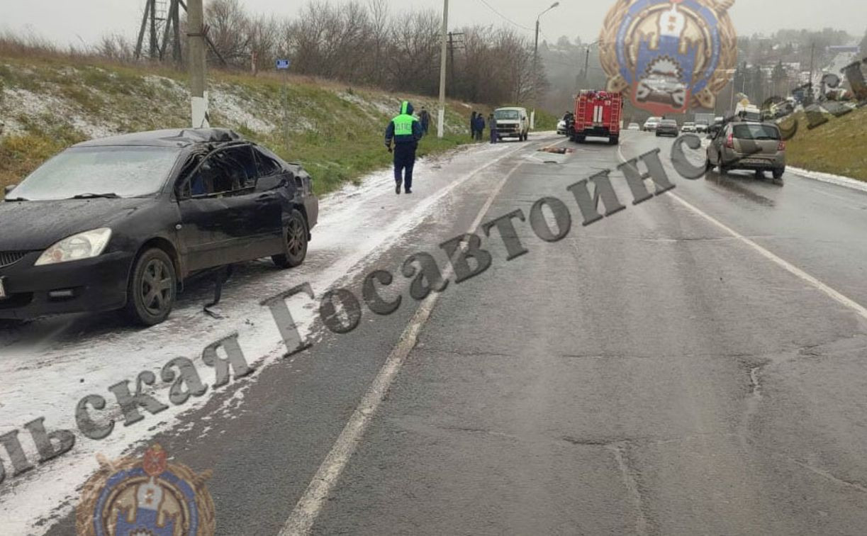 На трассе М-2 «Крым» в ДТП с грузовиком погиб водитель Mitsubishi  