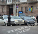 В центре Тулы столкнулись три автомобиля