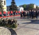 На площади Победы возложили цветы к Вечному огню