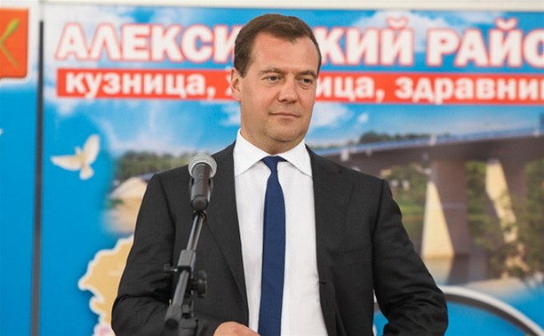 Дмитрий Медведев вручил медали выпускникам Алексина