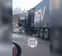 Жуткое ДТП на Новомосковском шоссе: в горящем авто погиб водитель