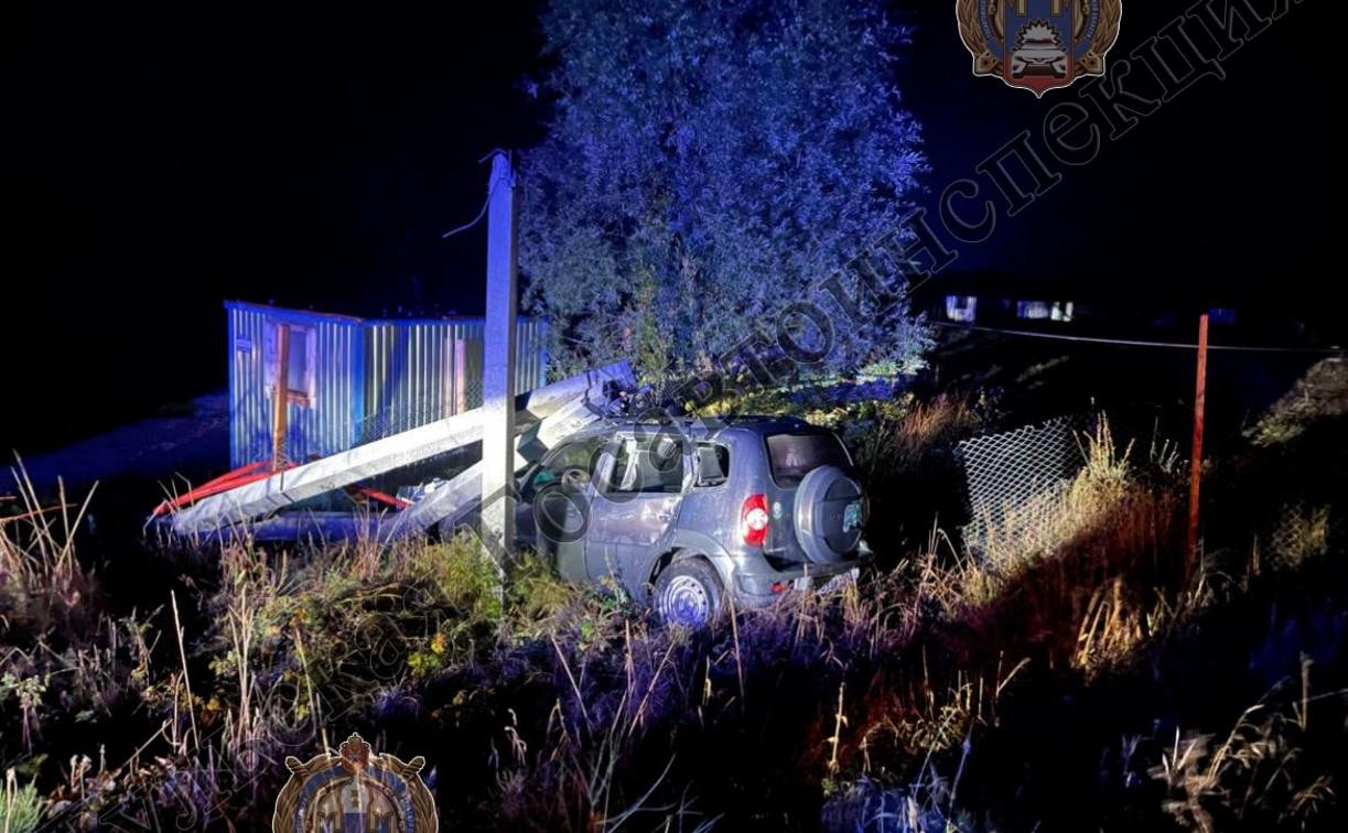 В Алексине водитель Chevrolet Niva врезался в забор