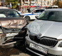В Туле девушка на Škoda и мужчина на Volkswagen не поделили Красноармейский проспект