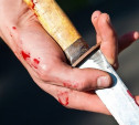 Вооруженная ножом пара напала на жителя Новомосковска