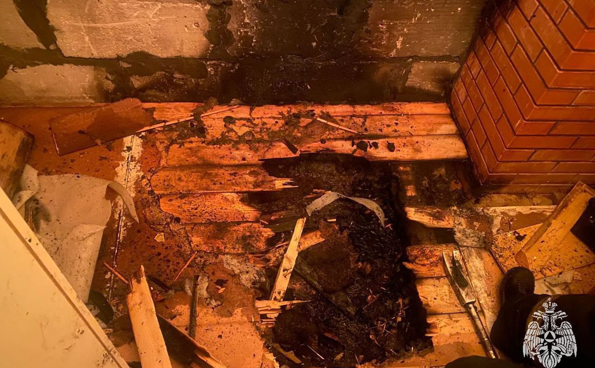 В Новомосковске загорелась баня