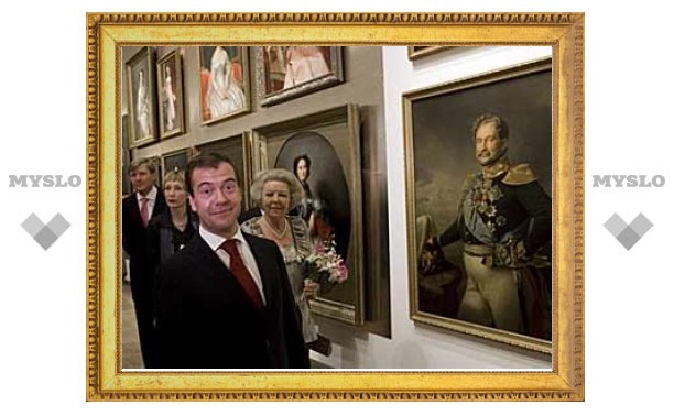 Медведев открыл новое здание филиала Эрмитажа в Амстердаме