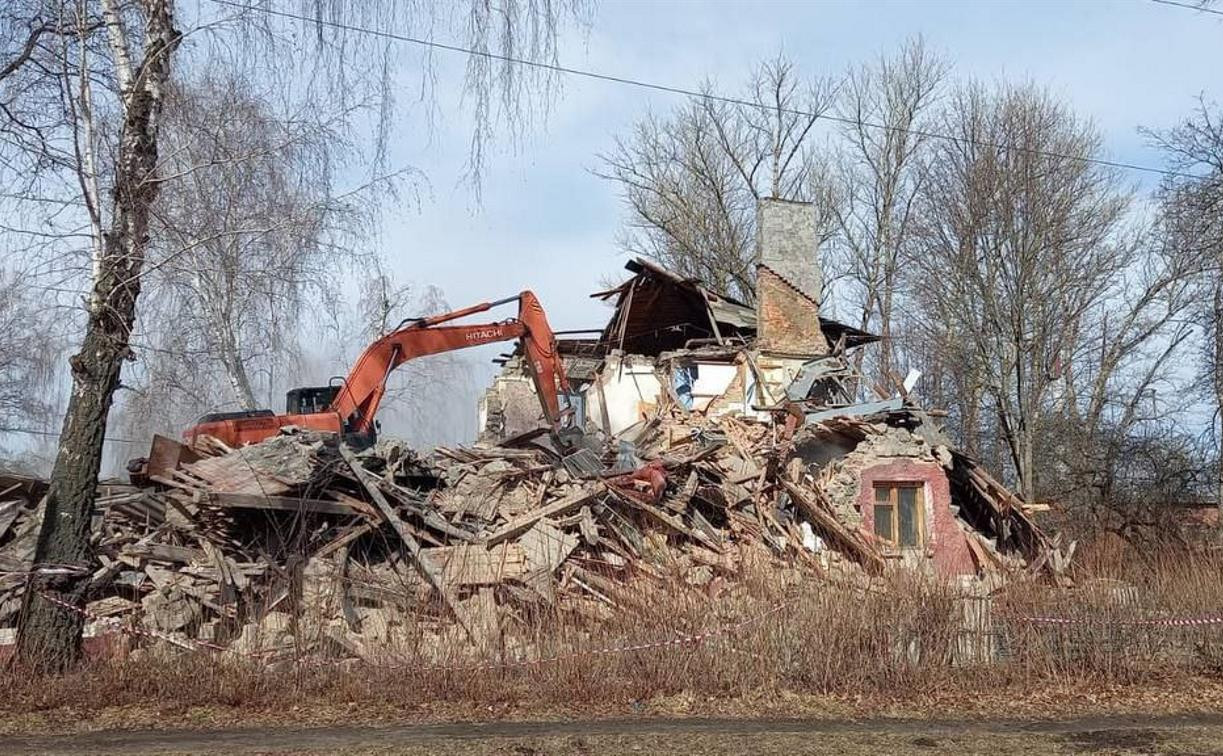 В Киреевске снесли обрушившийся аварийный дом на ул. Октябрьской