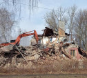 В Киреевске снесли обрушившийся аварийный дом на ул. Октябрьской