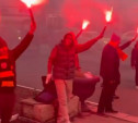 В Саратове болельщики устроили тульскому «Арсеналу» «огненный» коридор из файеров