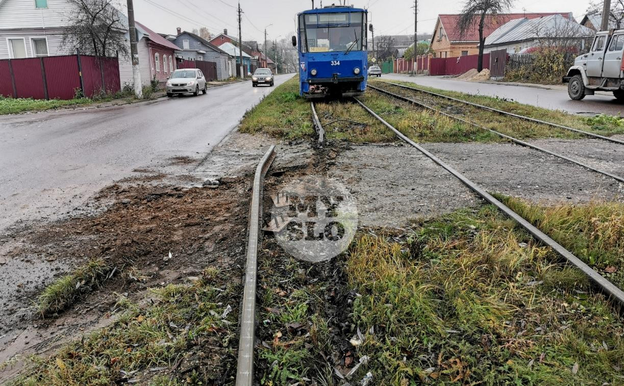 В Мясново из-за повреждения рельса встали трамваи