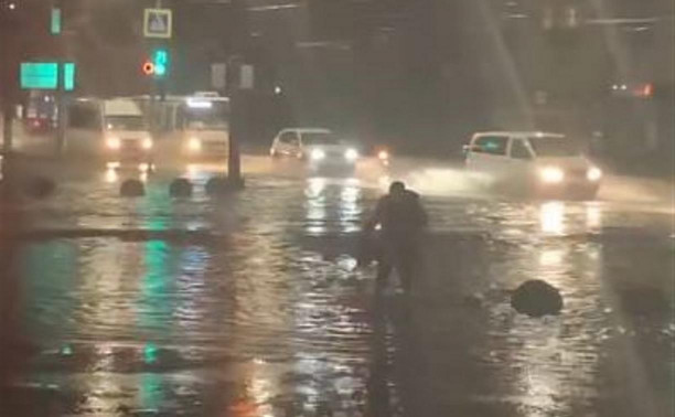 В Туле после ночного ливня затопило Красноармейский проспект: видео