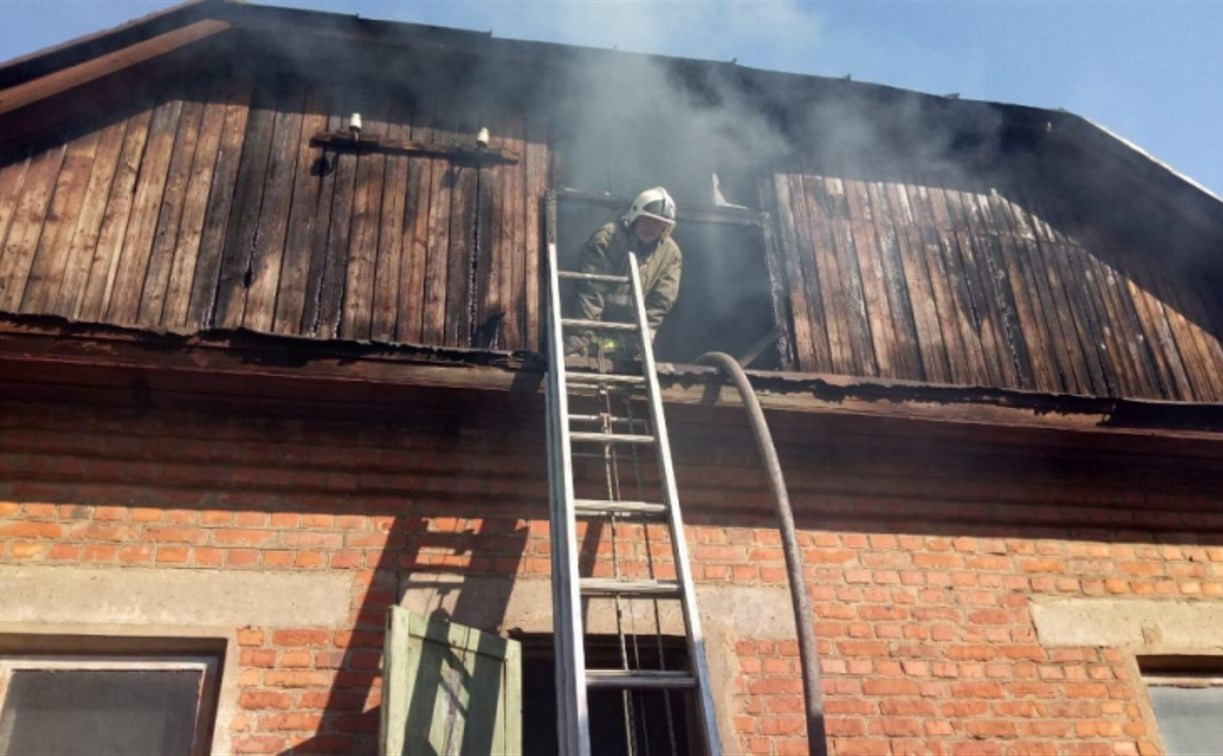 В горящем доме в поселке Барсуки пострадал человек