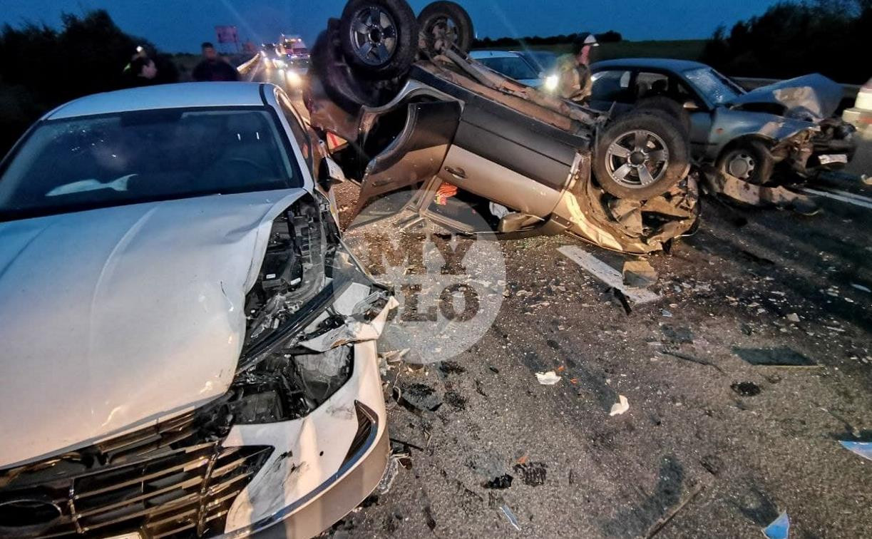 На Калужском шоссе в Туле столкнулись пять машин: четыре человека пострадали