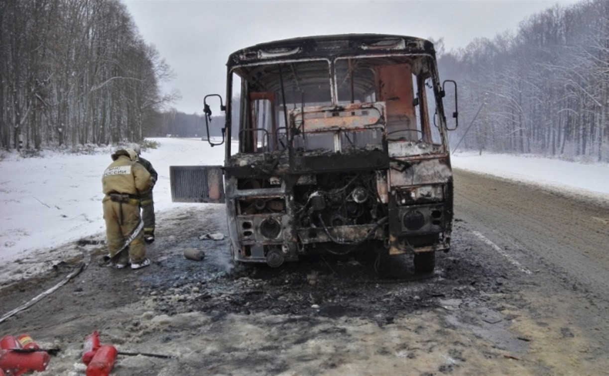 На трассе в Тульской области на ходу загорелся пассажирский автобус «Тула-Венев»