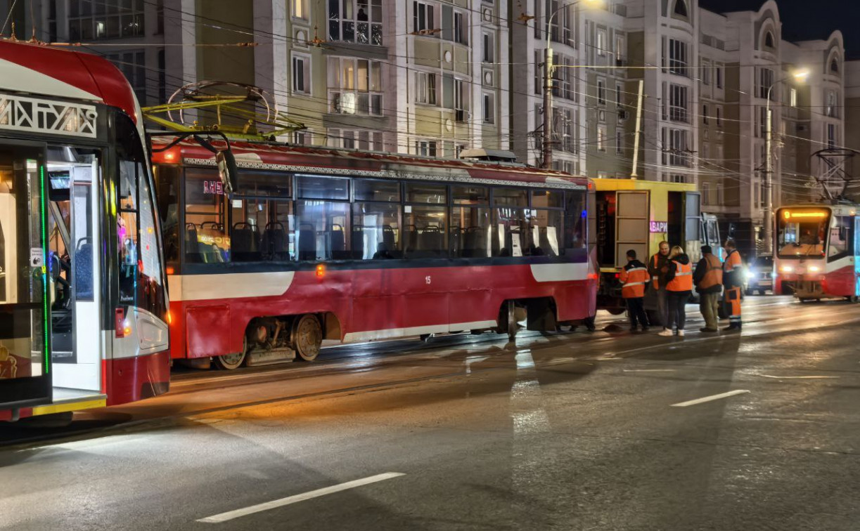 На Советской трамвай сошёл с рельсов
