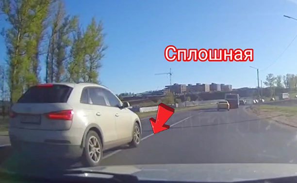На Веневском шоссе водитель решился на обгон в опасном месте