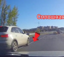 На Веневском шоссе водитель решился на обгон в опасном месте
