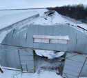 В Чернском районе Тульской области от снега рухнул ангар: пострадали люди