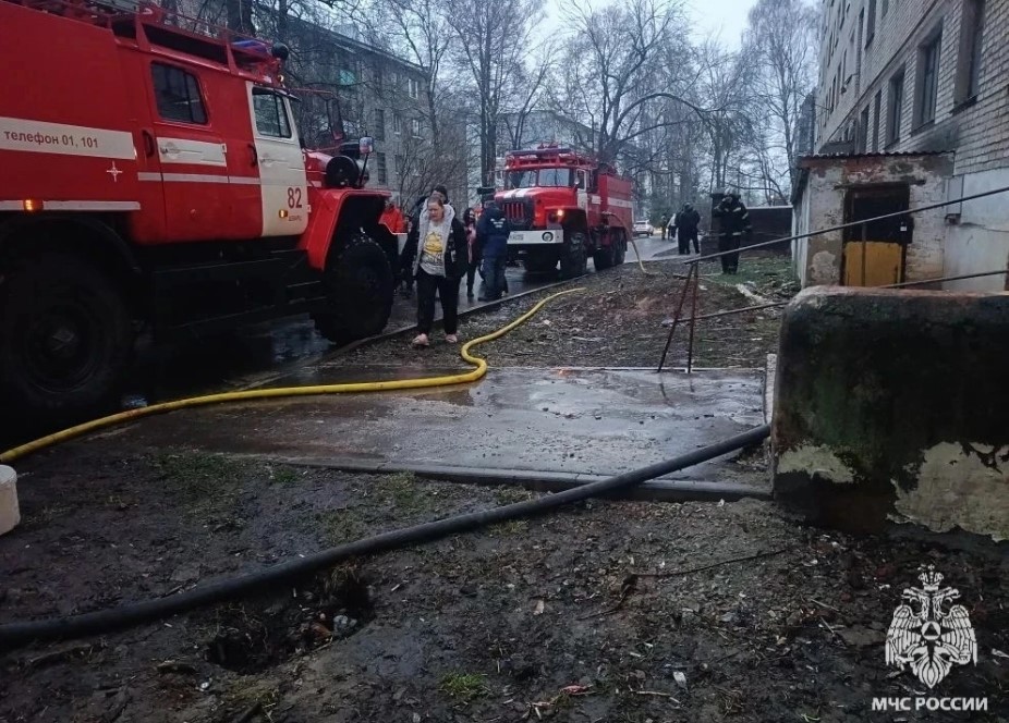 В Киреевском районе огнеборцы вывели из горящего дома мужчину