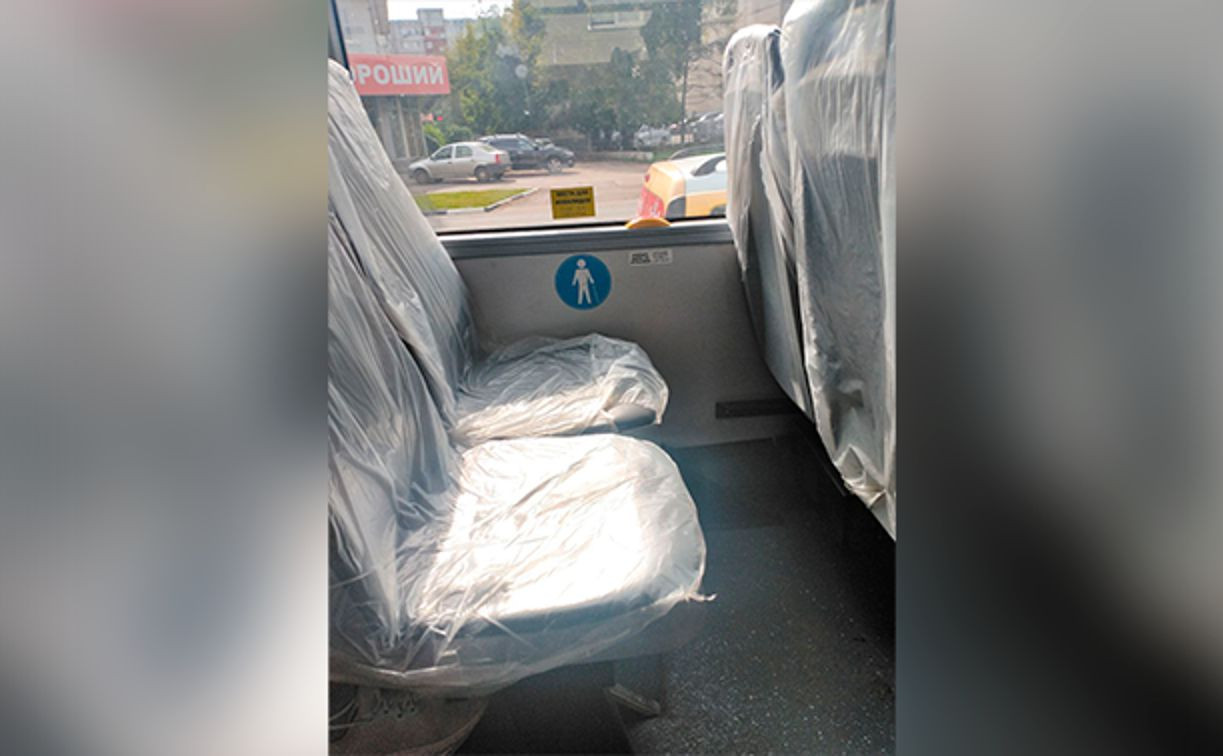 «Почему должны страдать пассажиры?»: туляк пожаловался на натянутый полиэтилен на сиденьях автобусов