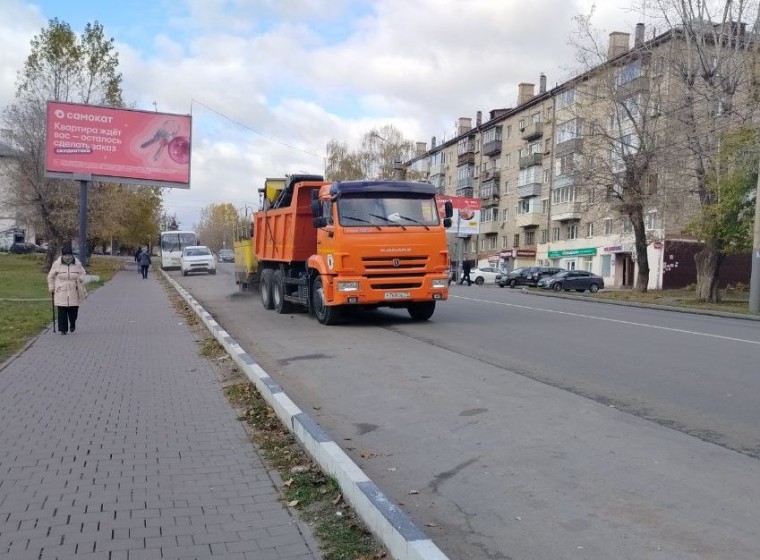 Большая уборка: за сутки с улиц Тулы вывезли 29 кубометров листвы и мусора