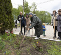 Металлурги ЕВРАЗа провели субботник в Пролетарском парке