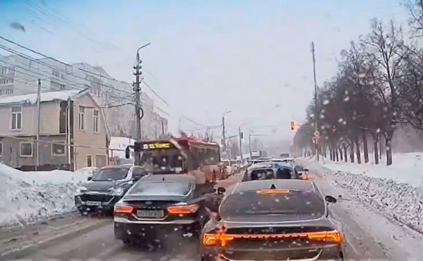 На ул. Кирова встретили очень спешащего водителя