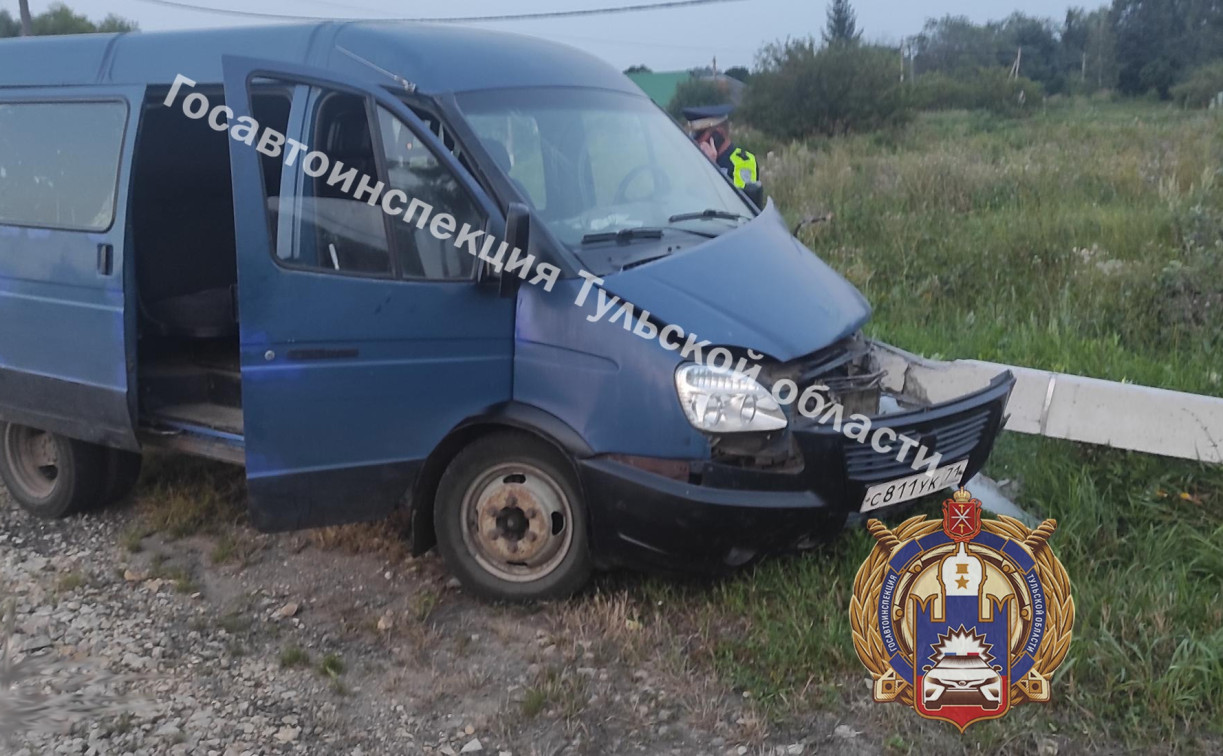 В Куркинском районе водитель ГАЗели не справился с управлением и влетел в опору ЛЭП