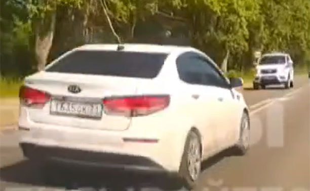 Под Тулой водитель едва не устроил лобовое с полицейским авто